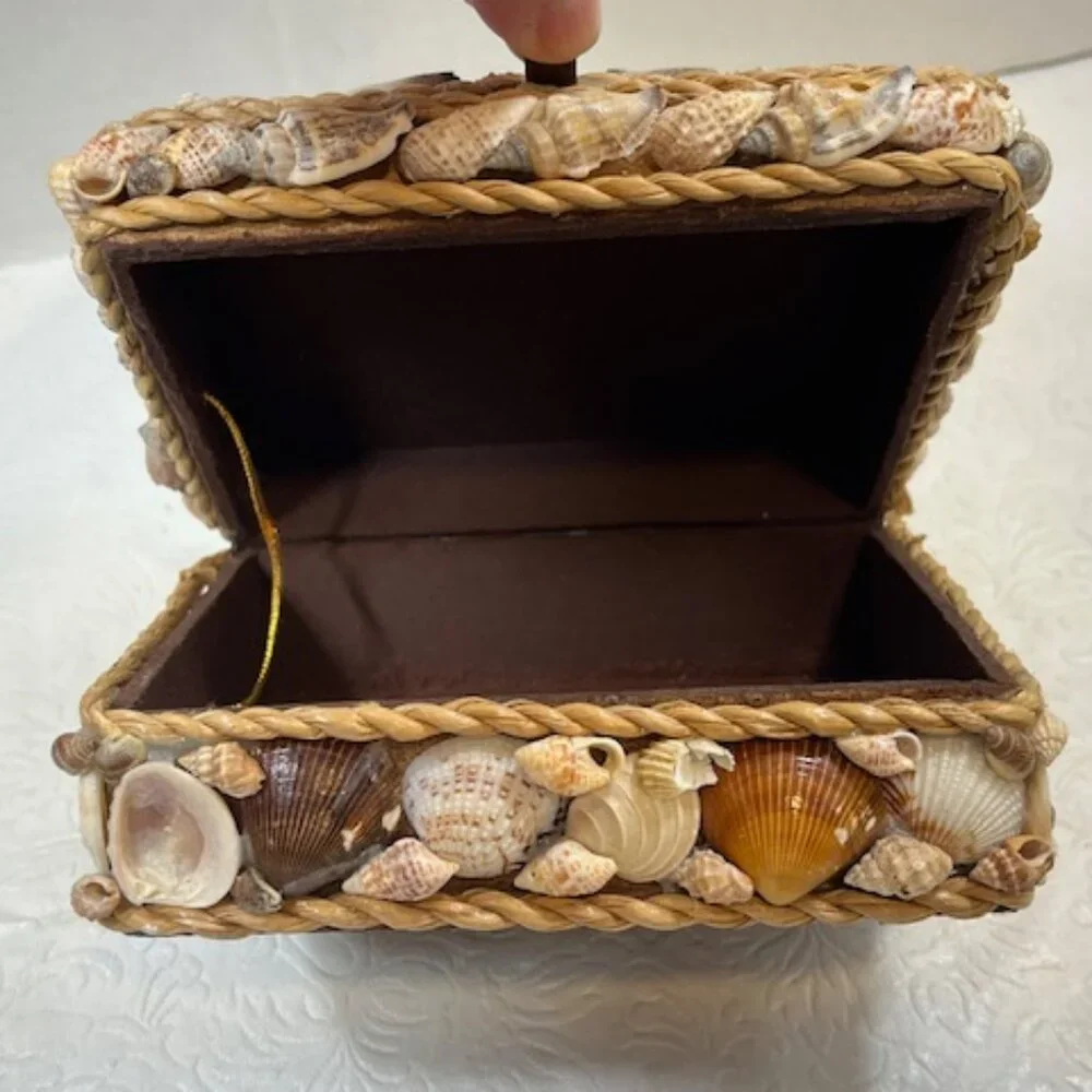 VTG Nautical Coastal Shell Encrusted Trinket, Jewelry Box, Sailor Valentine Box